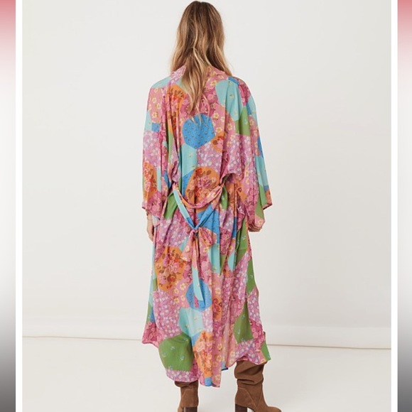 Spell and The Gypsy Collective Freda Kimono Robe in Lilly NWT! - Picture 8 of 8